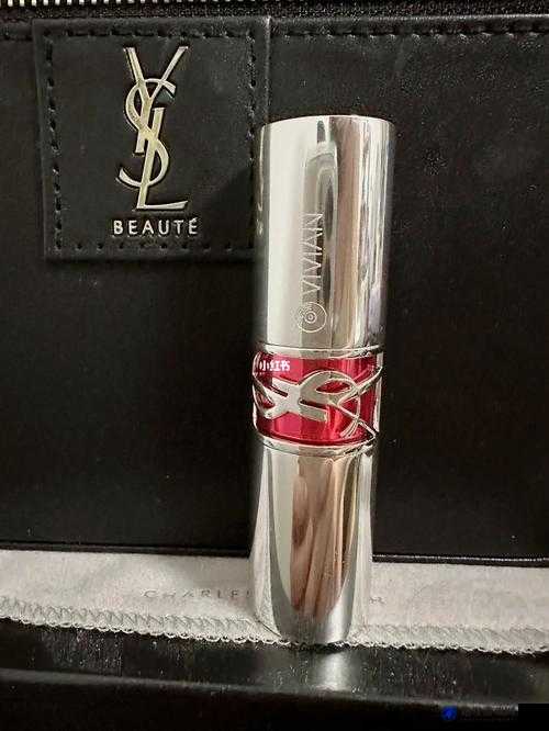 蜜桃色的 YSL 尽显时尚魅力与高贵气质引领美妆新潮流