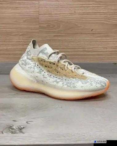 Yeezy 380 蜜桃粉与白色的时尚魅力呈现